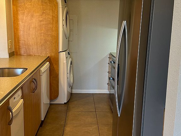 washer and dryer included