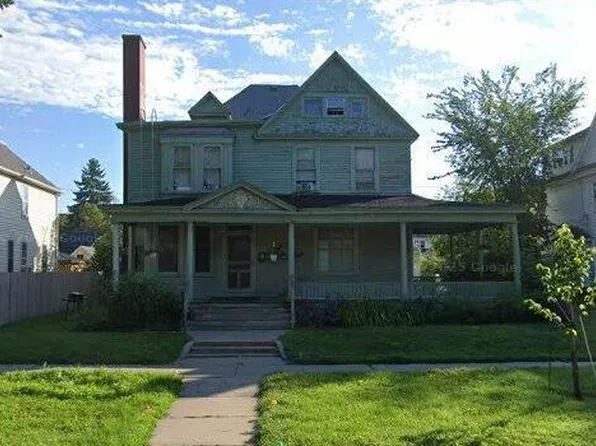 515 S 5th St, Grand Forks, ND 58201