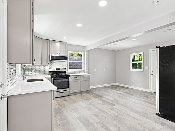 5th image of 1005 1/2 Little Lundy St