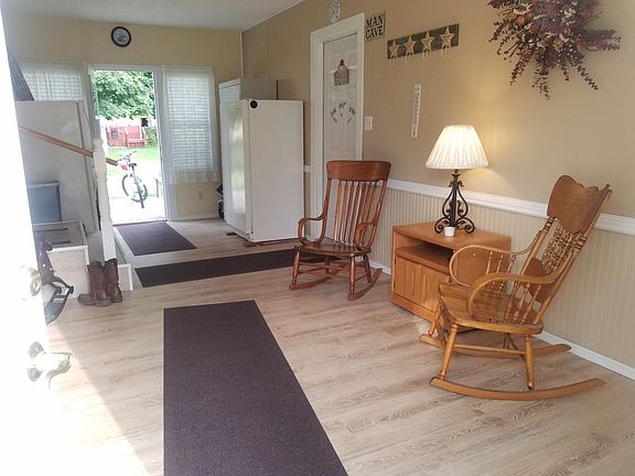 Lrg breezeway 1611 Sand Lake Rd