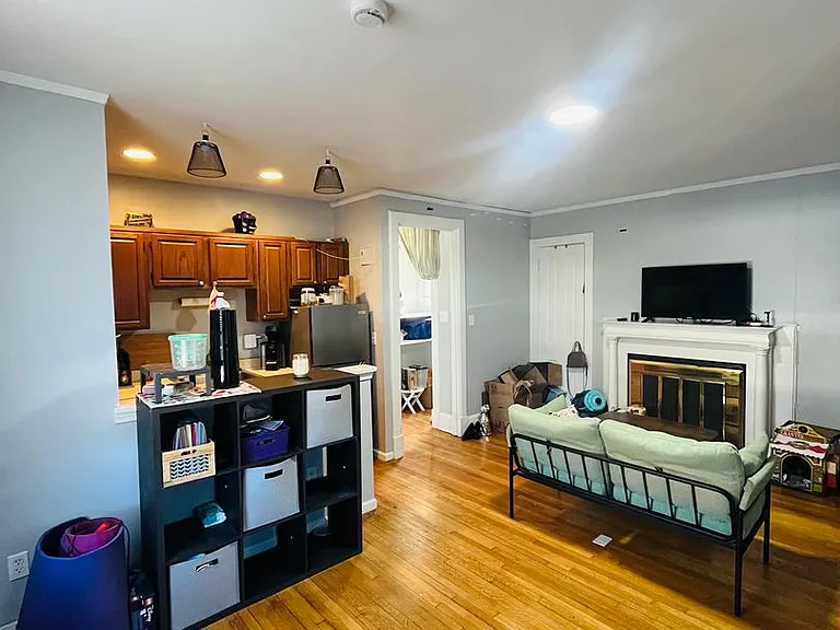 318 State St — Photo 12