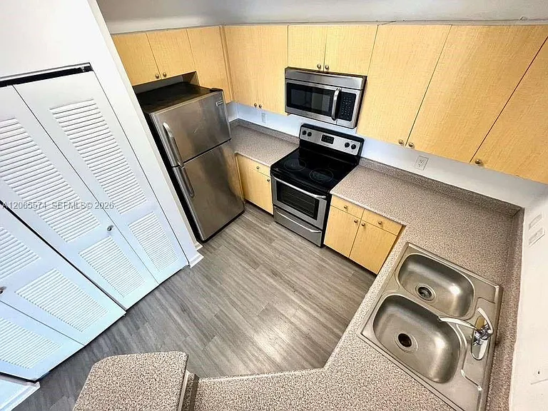 1919 Van Buren St #818A — Photo 34