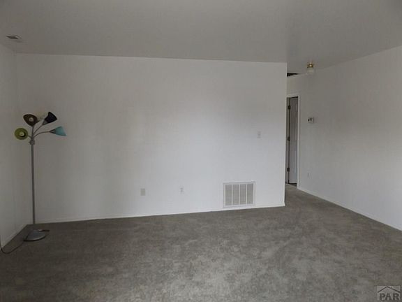 5th image of 2921 Winnipeg St