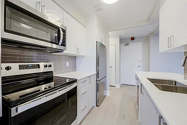 3171 Bathurst St — Photo 2