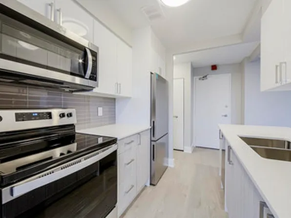 3171 Bathurst St, Toronto, ON M6A 2B1