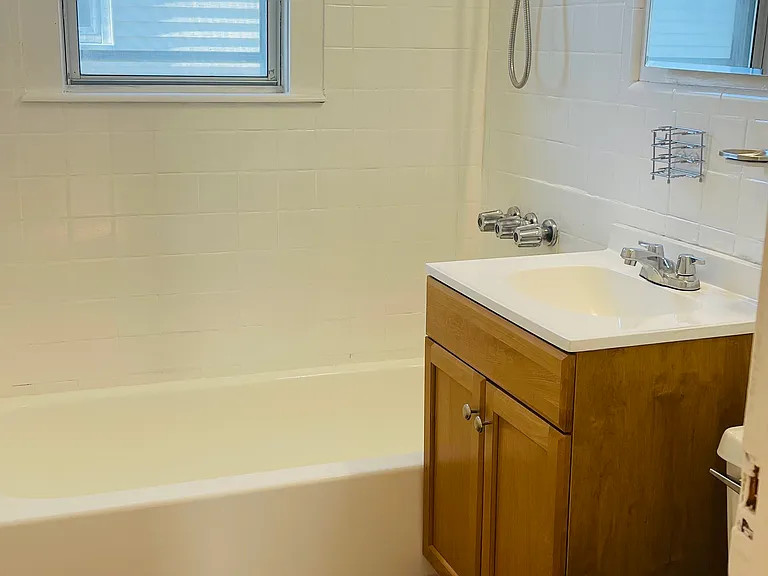 728 Thomas St #2 — Photo 2
