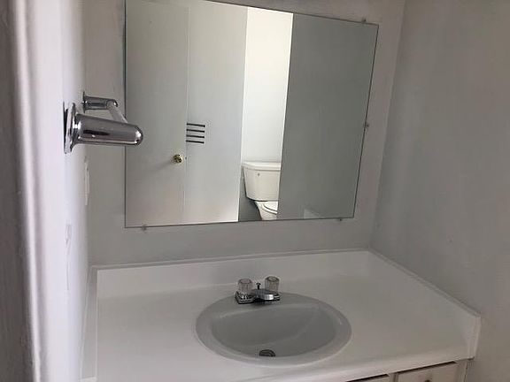 3rd image of 8601 Balboa Blvd APT 36