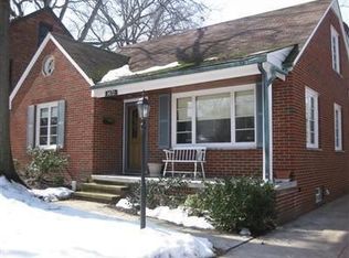 1472 Parkwood Rd, Lakewood, OH 44107