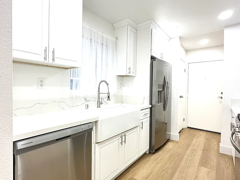 839 N Hayworth Ave #104 — Photo 8