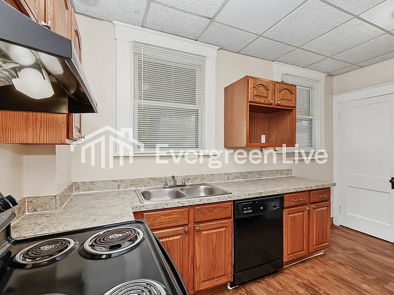 3717 Woodbine Ave — Photo 6