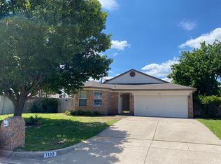 1100 Valley Branch Dr, Arlington, TX 76001