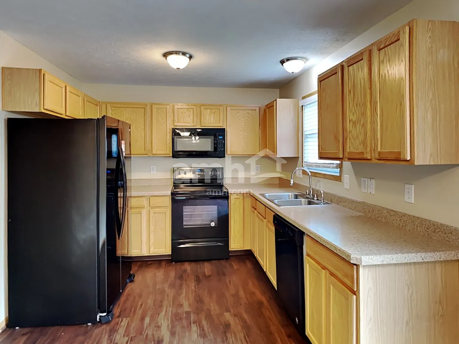 4 bed, 2.5 bath, 2005 sqft, $2,550 — Photo 3