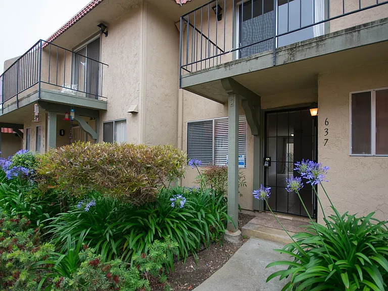 637 Beverly Pl — Photo 8