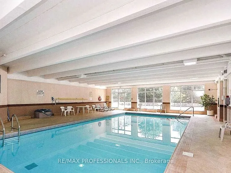 3590 Kaneff Cres #313 — Photo 35