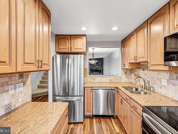 4th image of 5905 Saint Giles Way