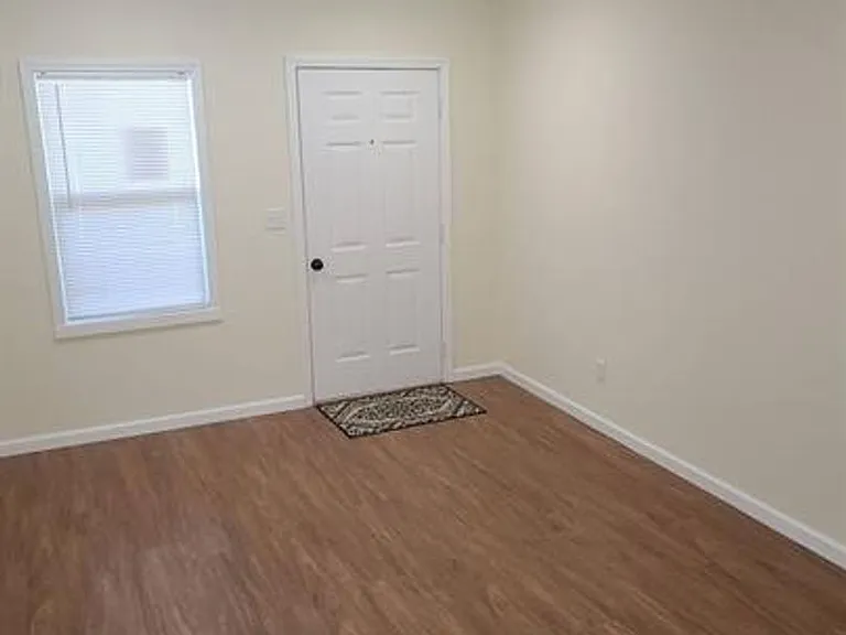 1538 Longfield Ave — Photo 3