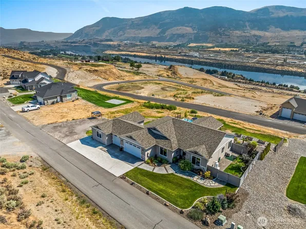 28 13th Street SE, East Wenatchee, WA 98802