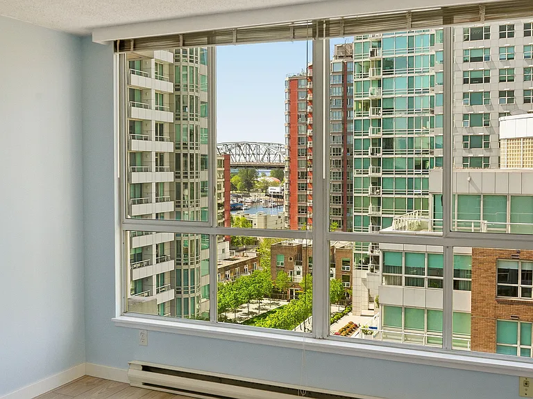 1500 Howe St #902 — Photo 12