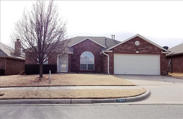 1328 Woodcreek Dr — Photo 10