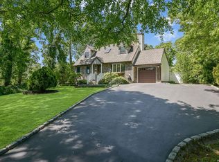 215 W End Ave, Shirley, NY 11967