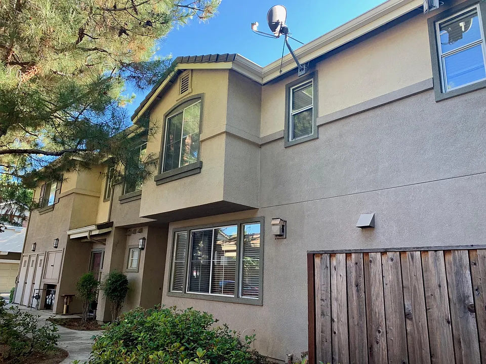 379 Oleander Dr