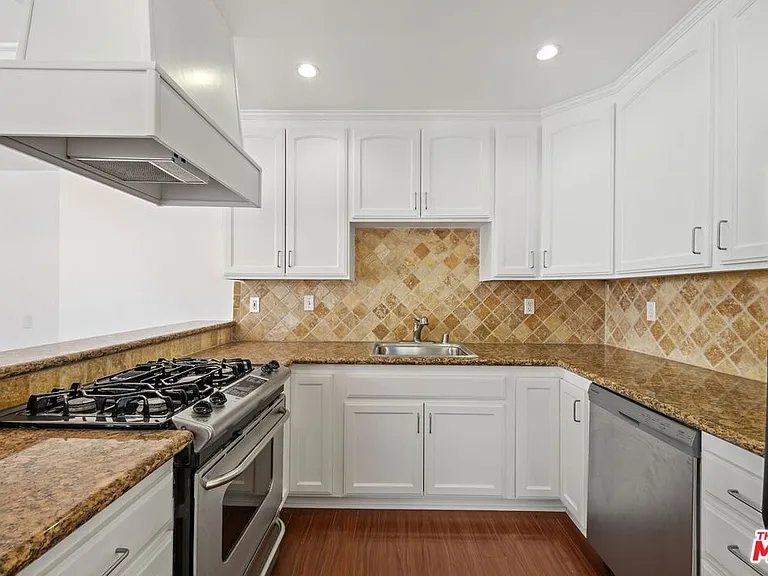1236 N Flores St #207 — Photo 6