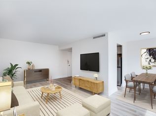 250 Saint Clair Ave W #301, Toronto, ON M4V 1R6