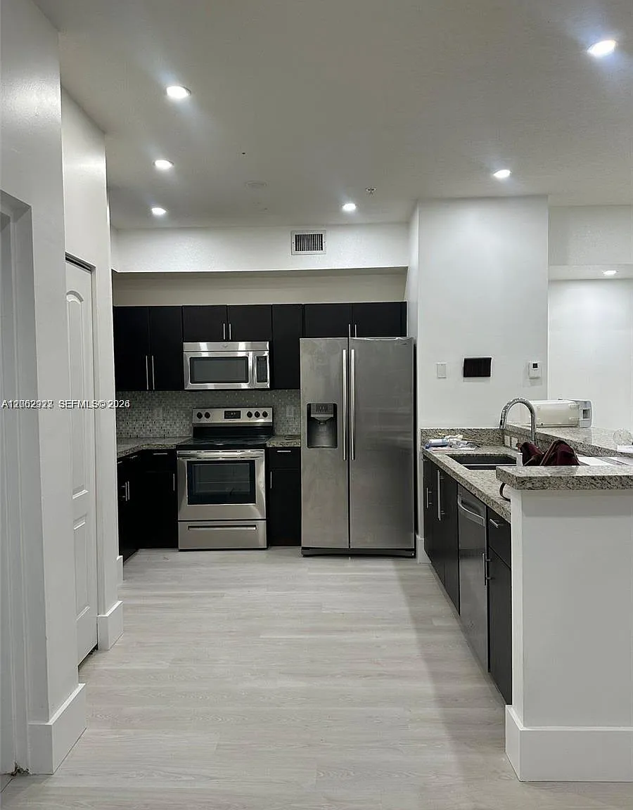 Palm Gardens At Doral Con — Photo 1