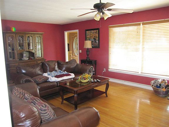 2nd image of 32 Sherwood Dr