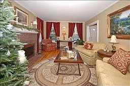 5th image of 49 Montrose Ave