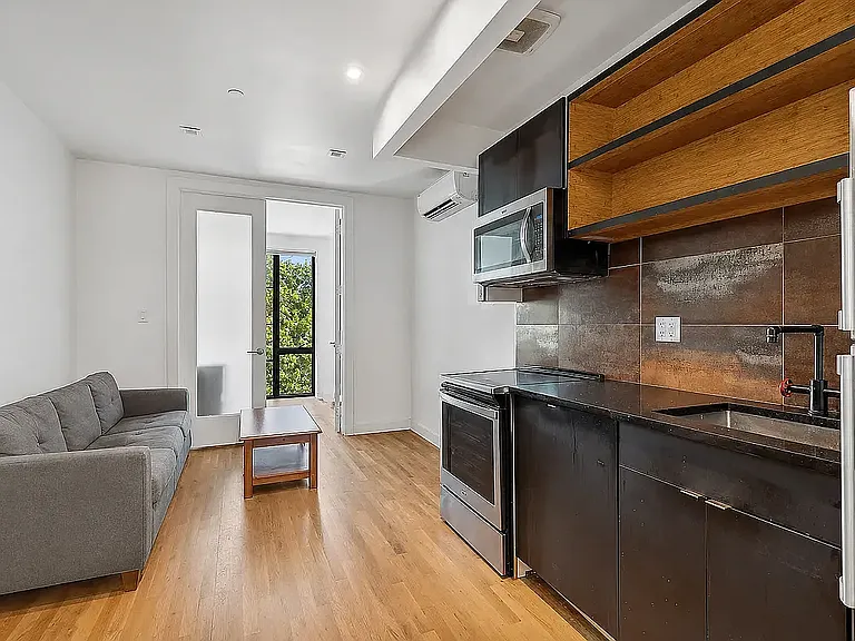 568 Lafayette Ave #4B — Photo 2