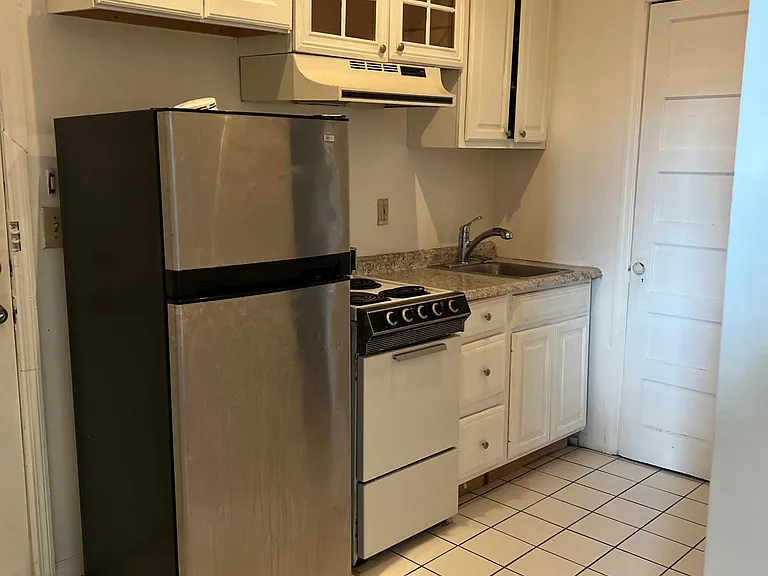 132 Chestnut St #4 — Photo 2