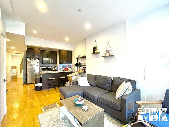 4th image of 588 Franklin Ave #2F