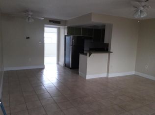 6820 Park St S APT 9, South Pasadena, FL 33707