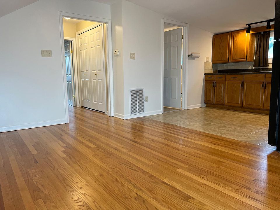 Beautifully refinished 2nd floor 1-2 Bedroom Apartment with lots of closets and storage.