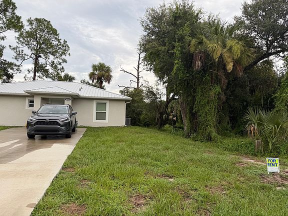 3rd image of 6054 N Moss Cir