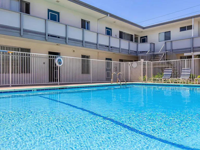 Ocean West Apartments — Photo 10