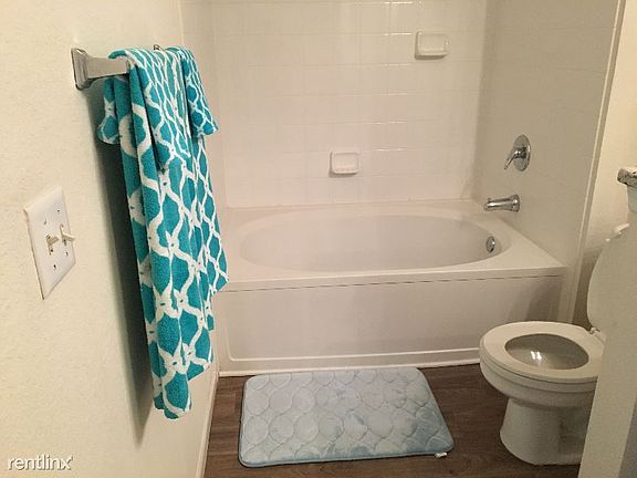 4th image of 621 Arbor Lakes Cir