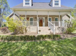 215 Mount Crest Dr, Johnson City, TN 37601