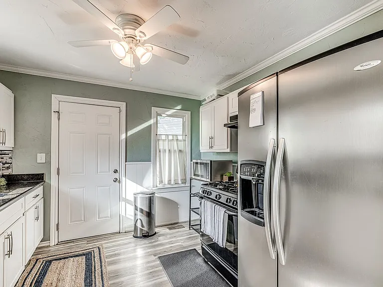 2912 W Fairfield Ave — Photo 18
