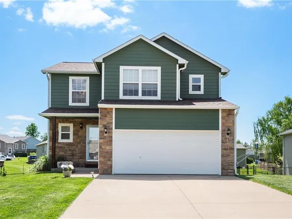 2220 Hidden Valley Dr, Tonganoxie, KS 66086