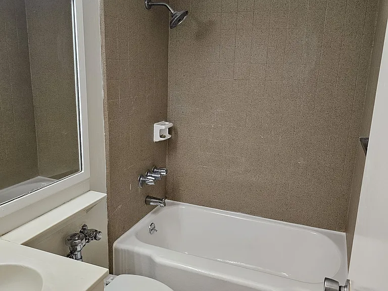 1550 Rycroft St #417 — Photo 8