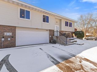 4292 Evergreen Dr, Vadnais Heights, MN 55127