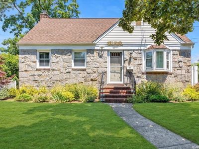 23 W Dover Street, Valley Stream, NY, 11580