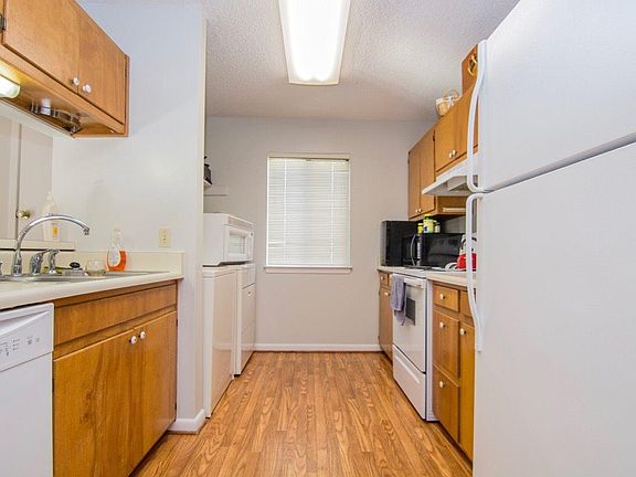 4th image of 680 N 11th Ave