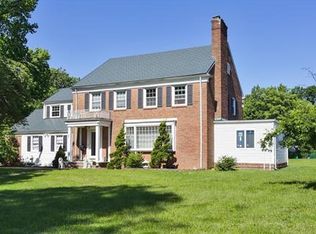 1 Crest Rd, New Brunswick, NJ 08901