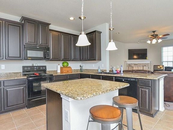 3rd image of 264 Saddlebrook Ln
