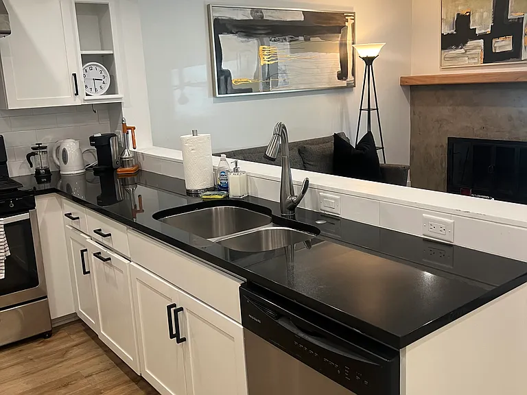 910 W Hallam St #1 — Photo 7