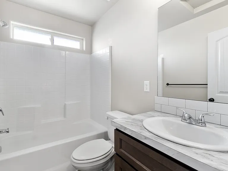 366 Southwood Ave W — Photo 28