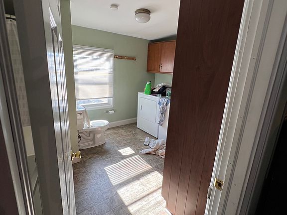 3rd image of 410 Grant Ave